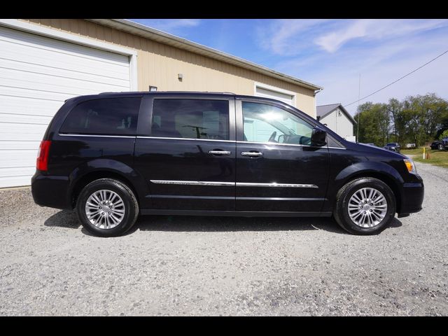 2016 Chrysler Town & Country Touring