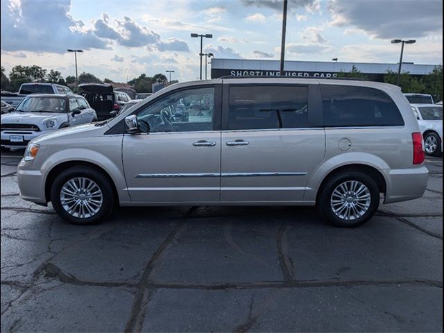 2016 Chrysler Town & Country Touring-L Anniversary Edition