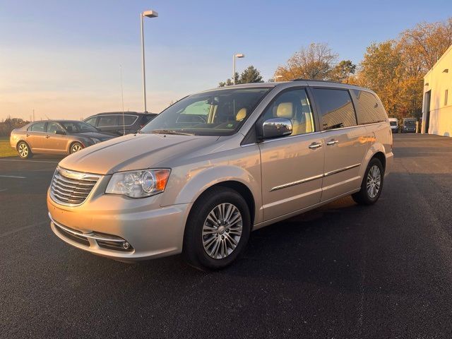 2016 Chrysler Town & Country Touring-L Anniversary Edition