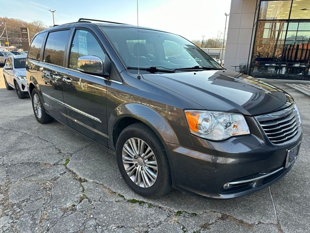 2016 Chrysler Town & Country Touring-L Anniversary Edition