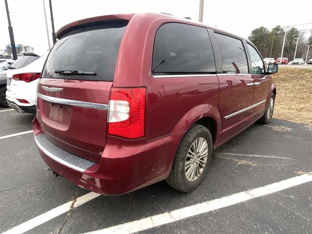 2016 Chrysler Town & Country Touring-L