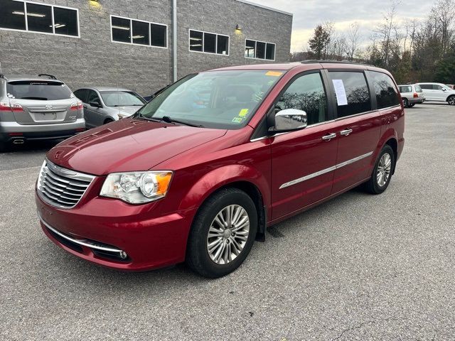 2016 Chrysler Town & Country Touring-L