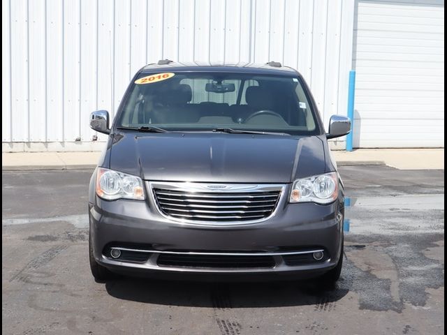 2016 Chrysler Town & Country Touring-L