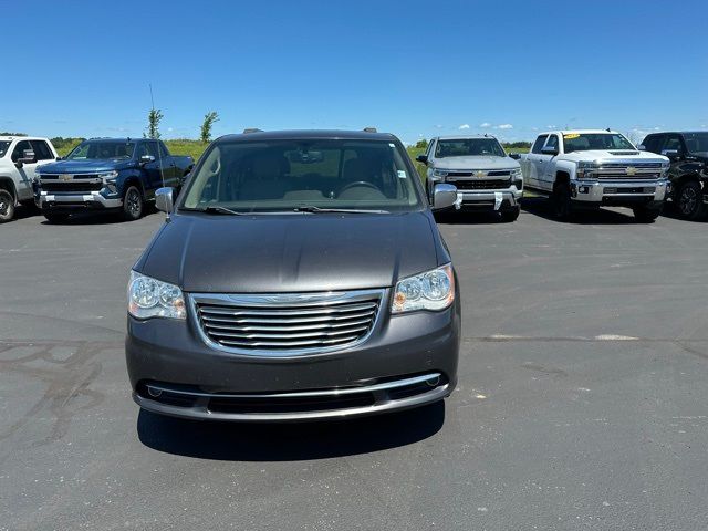 2016 Chrysler Town & Country Touring-L