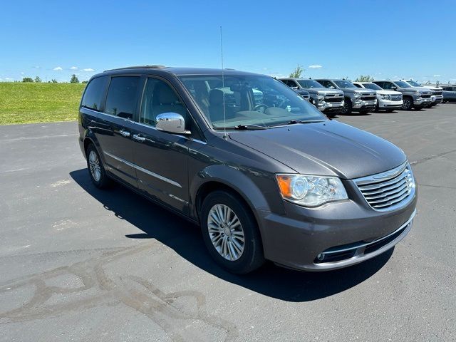 2016 Chrysler Town & Country Touring-L