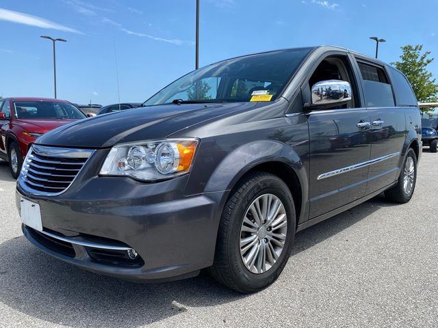 2016 Chrysler Town & Country Touring-L