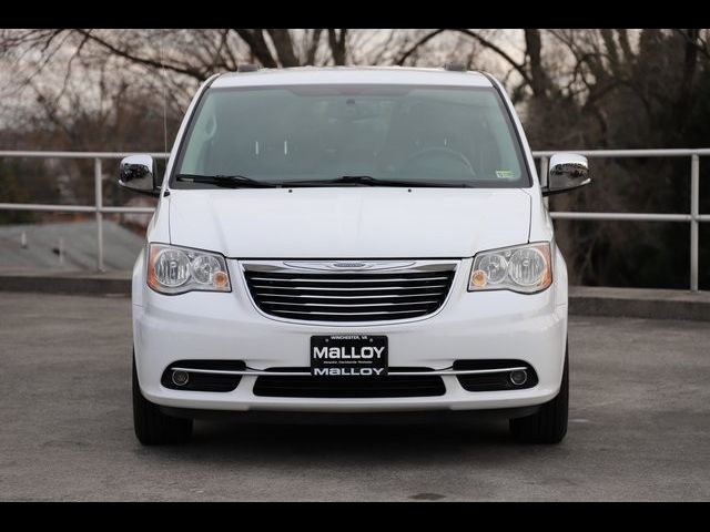 2016 Chrysler Town & Country Touring-L