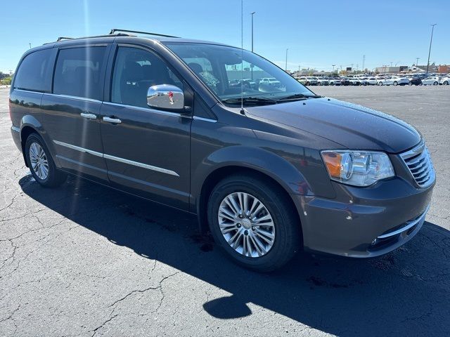 2016 Chrysler Town & Country Touring-L Anniversary Edition