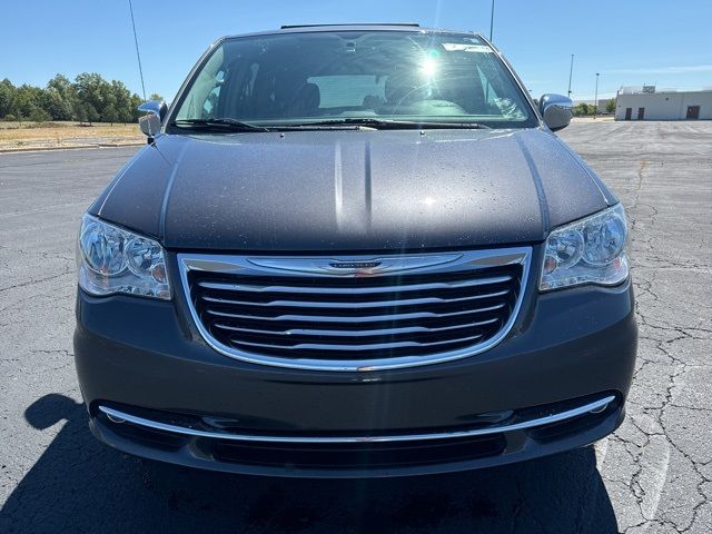 2016 Chrysler Town & Country Touring-L Anniversary Edition