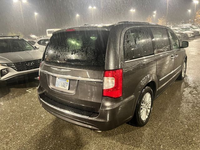 2016 Chrysler Town & Country Touring-L Anniversary Edition