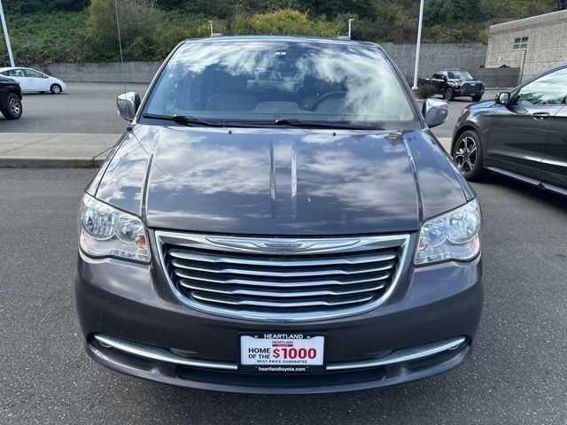 2016 Chrysler Town & Country Touring-L Anniversary Edition