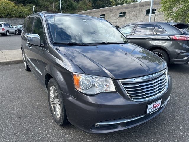 2016 Chrysler Town & Country Touring-L Anniversary Edition