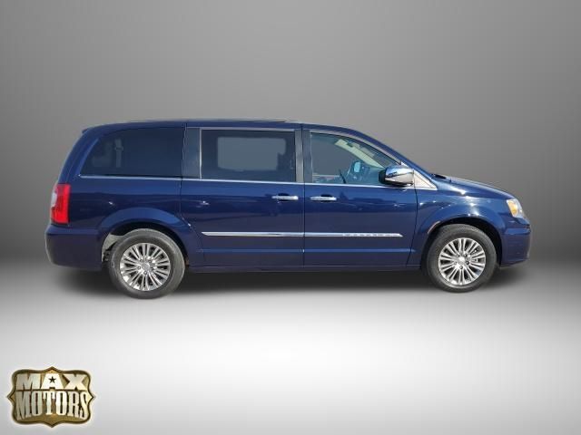 2016 Chrysler Town & Country Touring-L