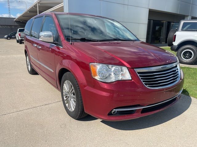 2016 Chrysler Town & Country Touring-L Anniversary Edition