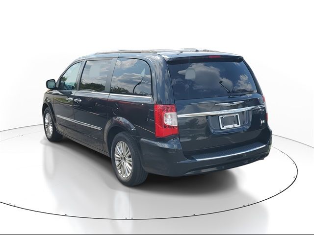 2016 Chrysler Town & Country Touring-L