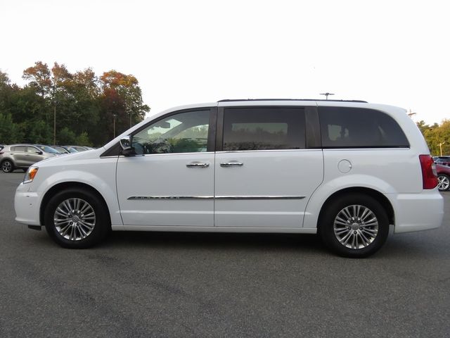 2016 Chrysler Town & Country Touring-L Anniversary Edition