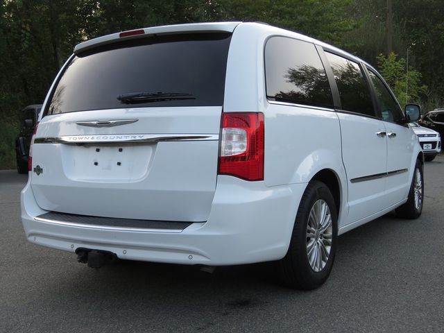 2016 Chrysler Town & Country Touring-L Anniversary Edition