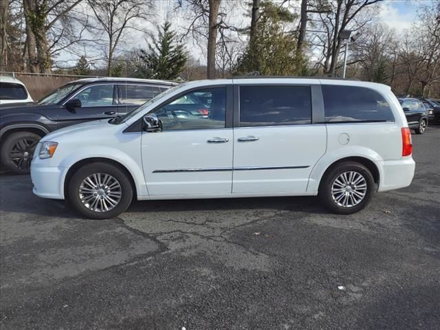 2016 Chrysler Town & Country Touring-L Anniversary Edition