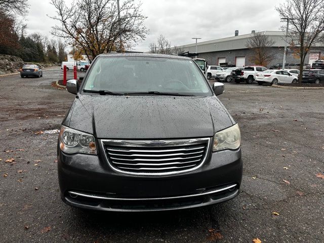 2016 Chrysler Town & Country Touring-L