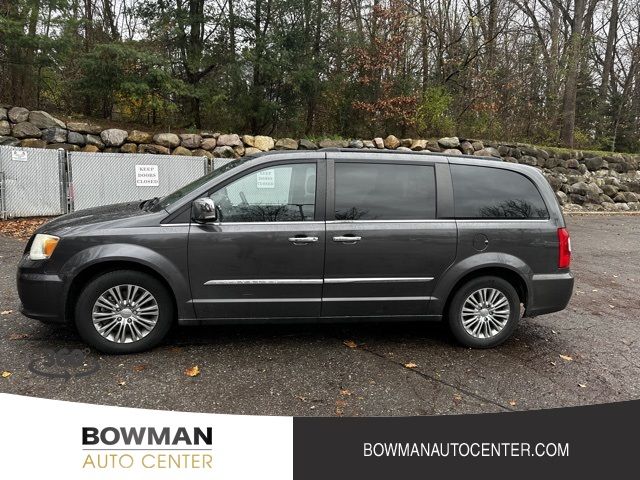 2016 Chrysler Town & Country Touring-L