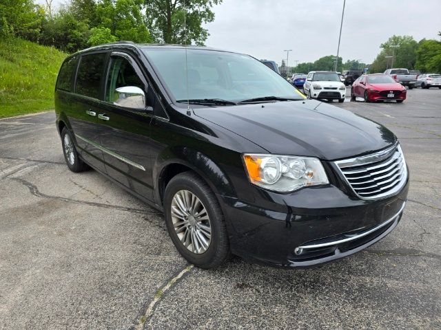 2016 Chrysler Town & Country Touring-L