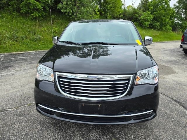 2016 Chrysler Town & Country Touring-L