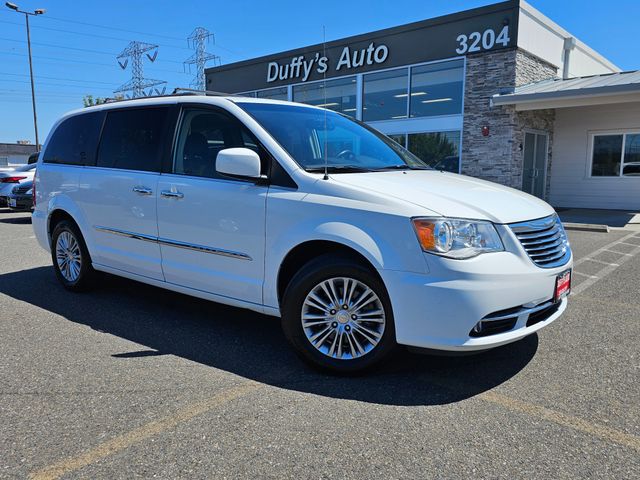 2016 Chrysler Town & Country Touring