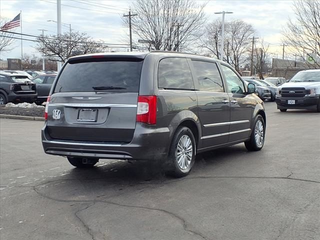 2016 Chrysler Town & Country Touring-L Anniversary Edition