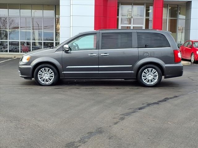 2016 Chrysler Town & Country Touring-L Anniversary Edition