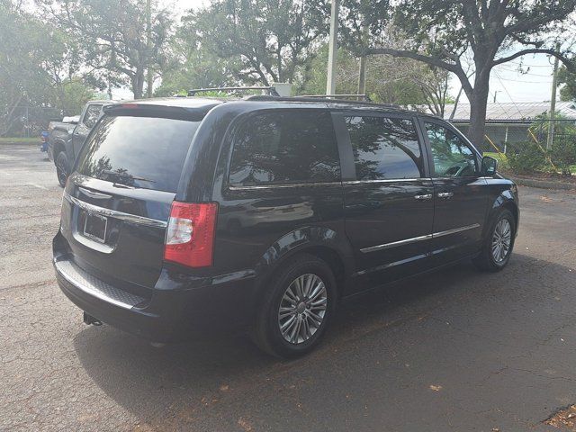 2016 Chrysler Town & Country Touring-L