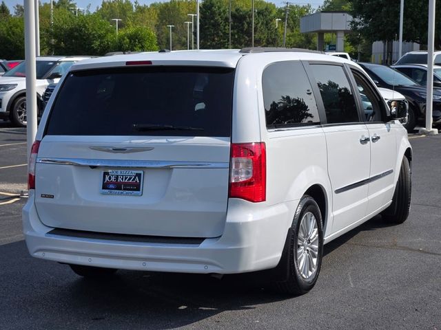 2016 Chrysler Town & Country Touring-L Anniversary Edition