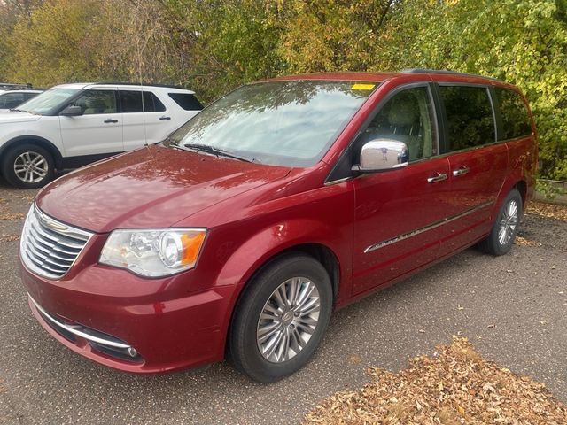 2016 Chrysler Town & Country Touring-L