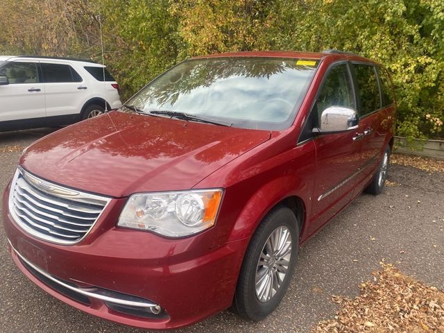 2016 Chrysler Town & Country Touring-L