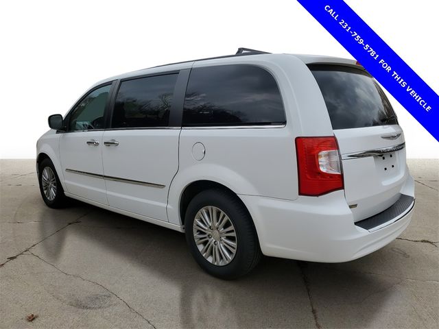 2016 Chrysler Town & Country Touring