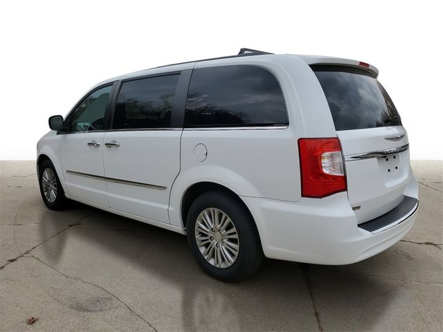 2016 Chrysler Town & Country Touring