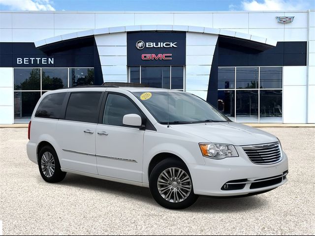 2016 Chrysler Town & Country Touring