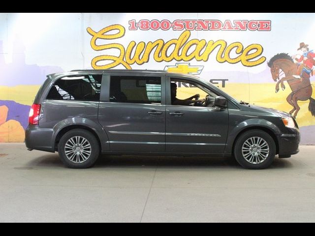 2016 Chrysler Town & Country Touring