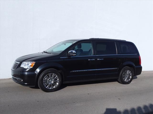 2016 Chrysler Town & Country Touring-L Anniversary Edition