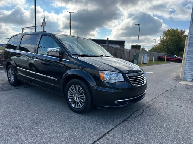 2016 Chrysler Town & Country Touring-L Anniversary Edition