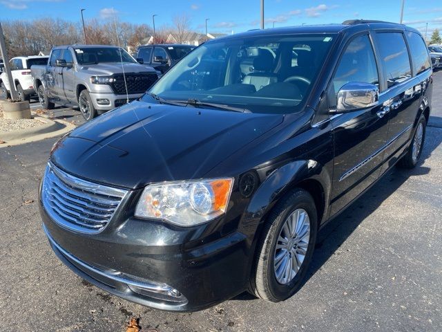 2016 Chrysler Town & Country Touring-L