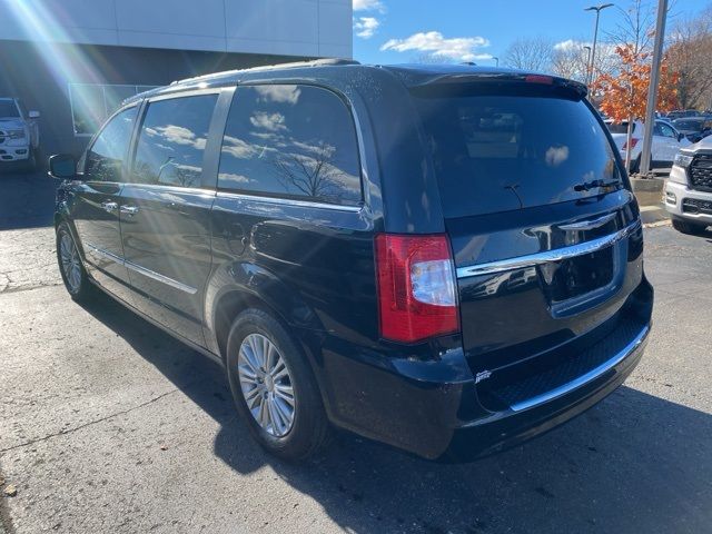 2016 Chrysler Town & Country Touring-L