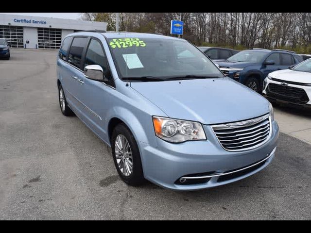 2016 Chrysler Town & Country Touring-L