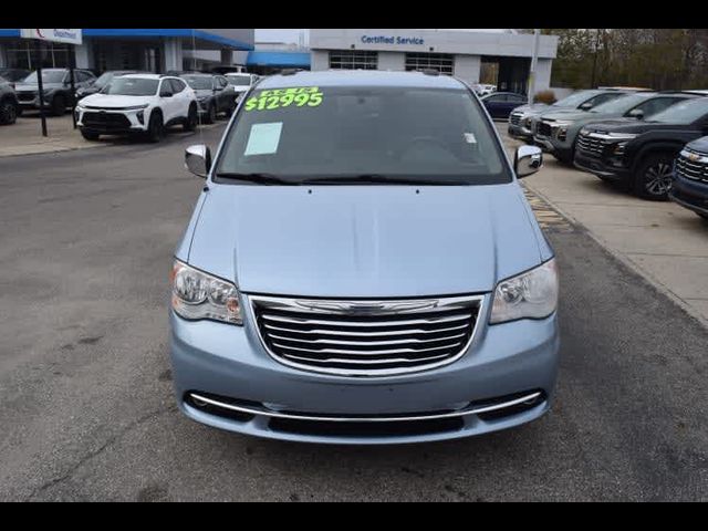 2016 Chrysler Town & Country Touring-L