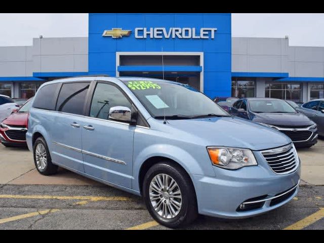 2016 Chrysler Town & Country Touring-L