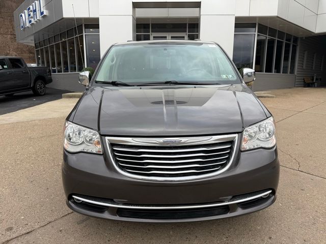 2016 Chrysler Town & Country Touring-L