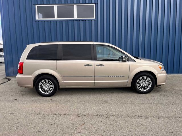 2016 Chrysler Town & Country Touring-L Anniversary Edition