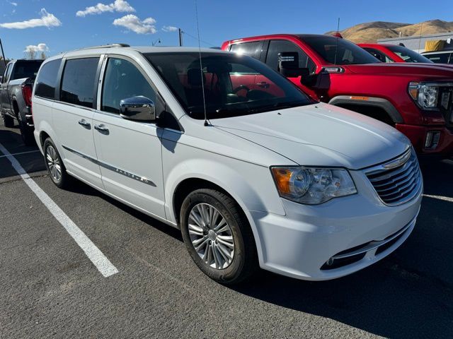 2016 Chrysler Town & Country Touring-L Anniversary Edition