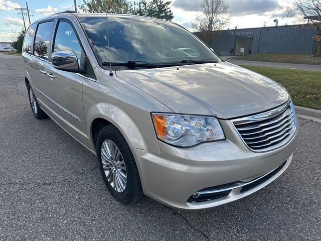 2016 Chrysler Town & Country Touring-L Anniversary Edition