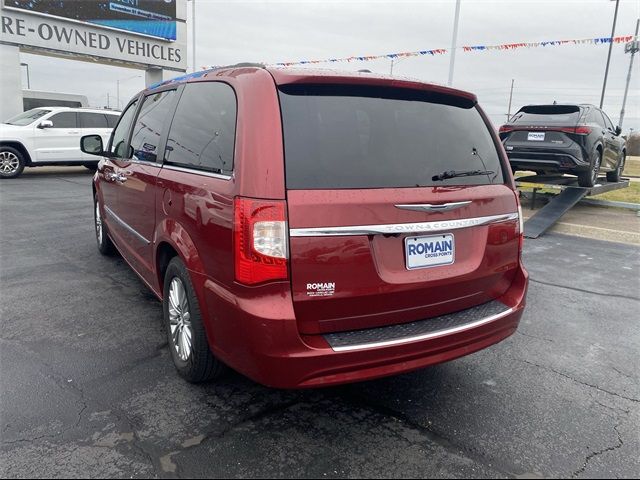 2016 Chrysler Town & Country Touring-L Anniversary Edition