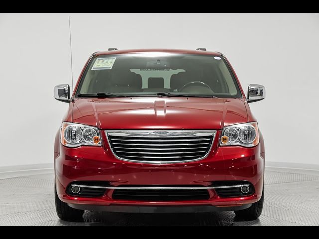 2016 Chrysler Town & Country Touring-L